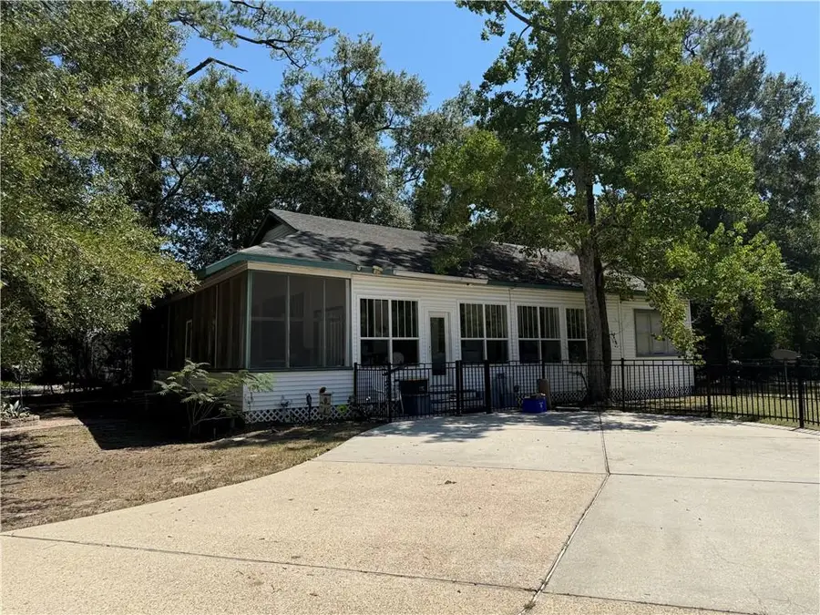 1930 Montgomery Street, Mandeville, LA 70448 - Image #2