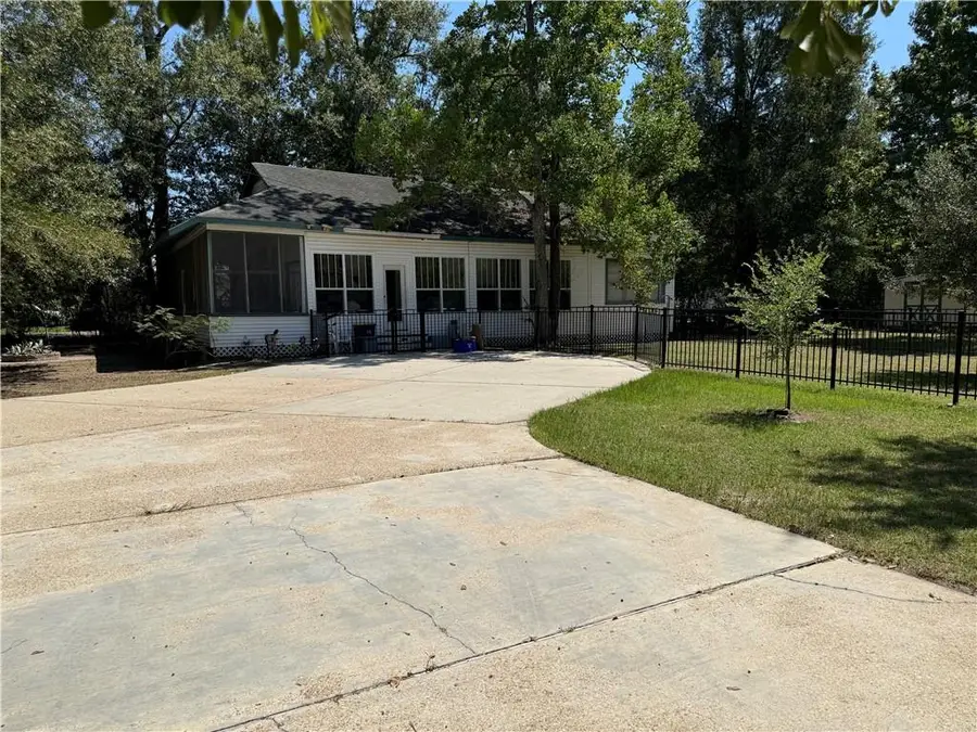 1930 Montgomery Street, Mandeville, LA 70448 - Image #3