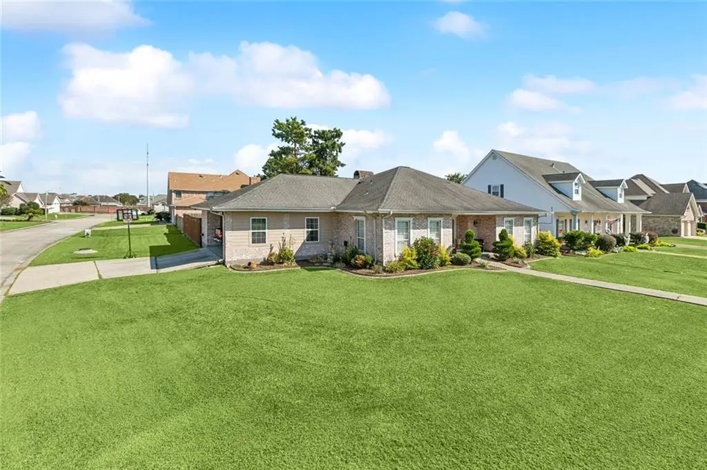 1137 Lake Louise Drive, Gretna, LA 70056 - Image #1