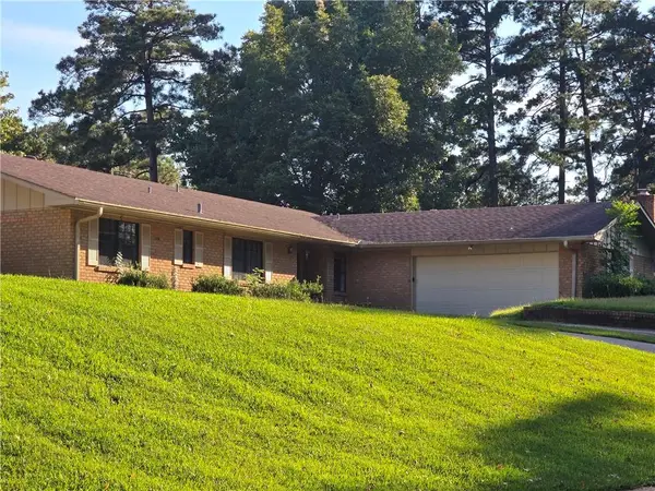 110 E Deer Creek East Drive, Pineville, LA 71360