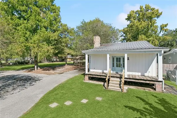 2600 Farmsite Road, Violet, LA 70092