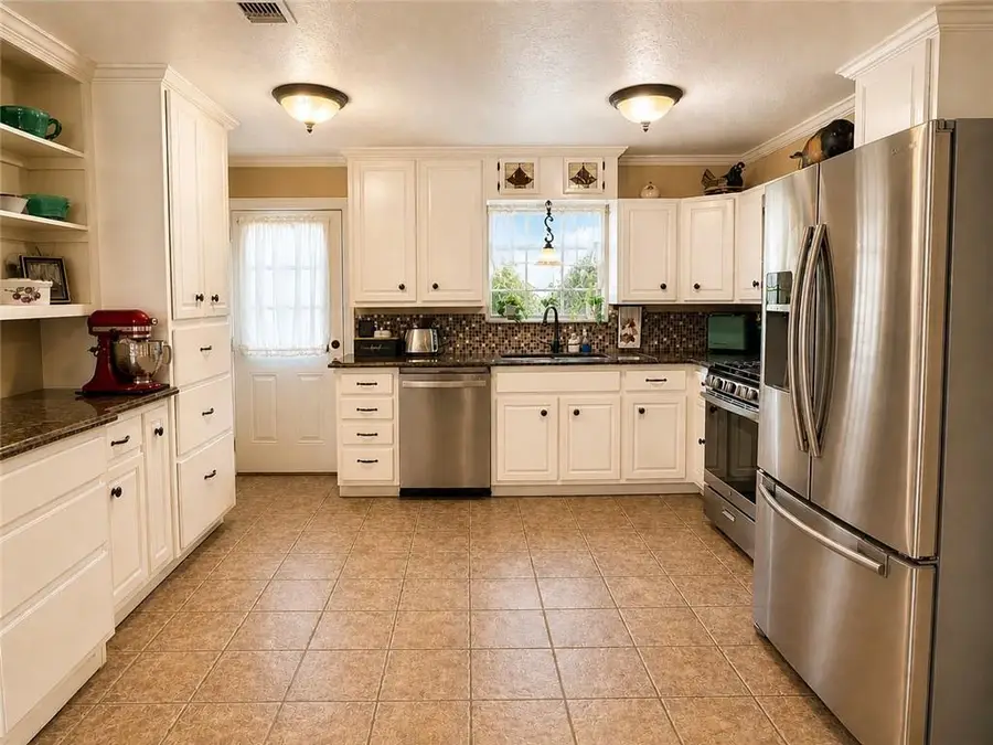 211 Big Island Loop, Deville, LA 71328 - #2