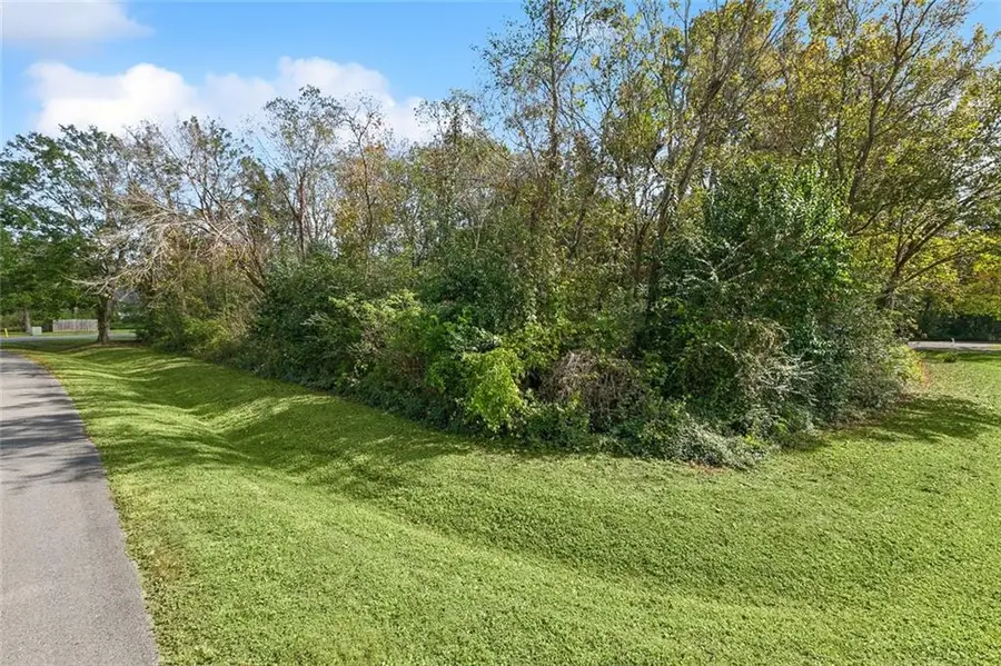 11 Azalea Place, New Orleans, LA 70131 - #2
