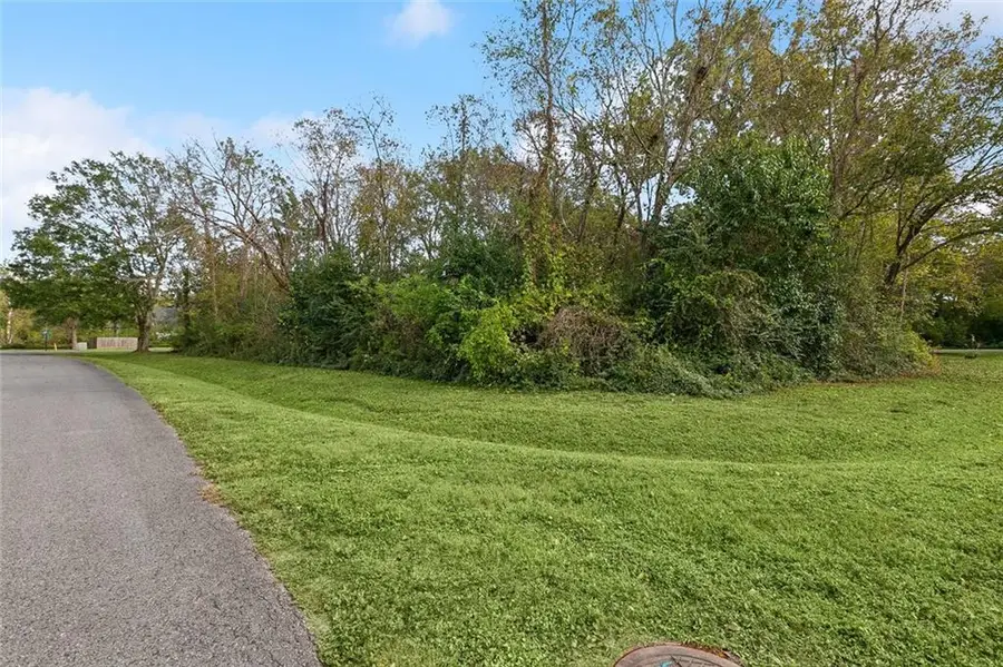 11 Azalea Place, New Orleans, LA 70131 - #3
