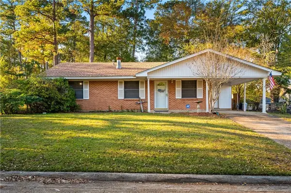 102 Holly Street, Pineville, LA 71360