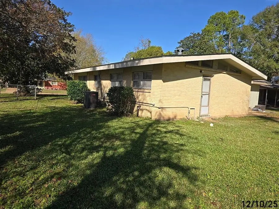 1715 Roscommom Drive, Alexandria, LA 71301 - #3