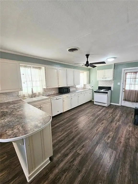 220 Louisiana Avenue, Winnfield, LA 71483 - #2
