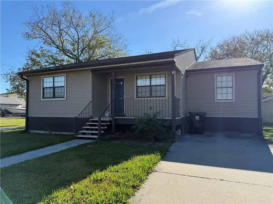 204 E Urquhart Street, Chalmette, LA 70043 - #2