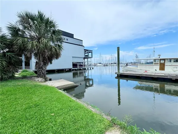 7690 Breakwater Drive, New Orleans, LA 70124