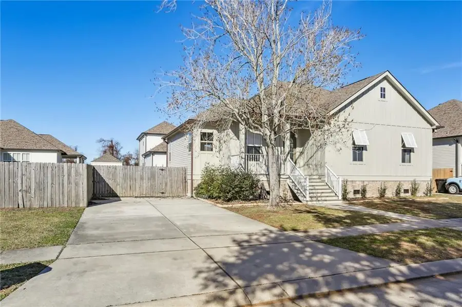 3828 Dominique Drive, Chalmette, LA 70043 - Image #2