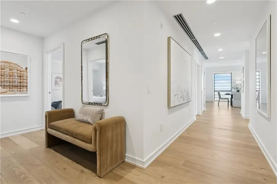 2 Canal Street #3004, New Orleans, LA 70130 - #2