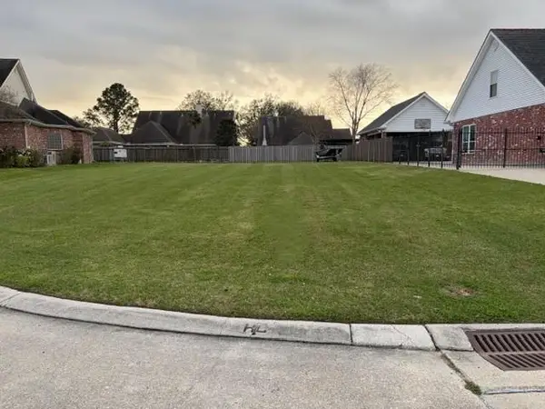 724 Church Pointe Drive, Belle Chasse, LA 70037