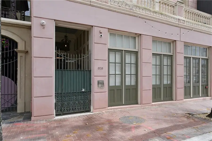 828 St Charles Avenue #4, New Orleans, LA 70130 - #2