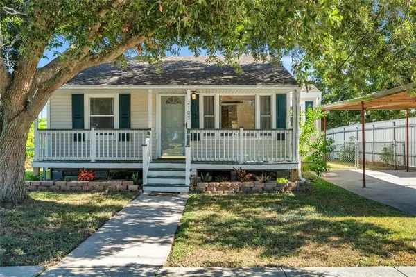 2105 Center Street, Arabi, LA 70032