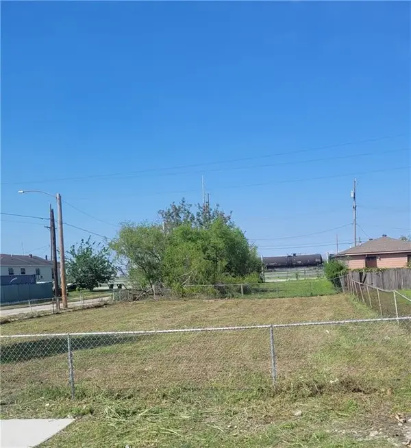 3037 Laussat Place, New Orleans, LA 70117