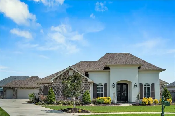 112 Cove Glen Lane, Luling, LA 70070