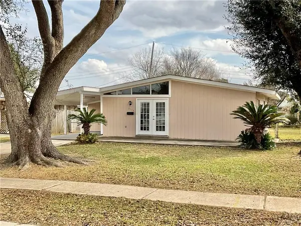 2114 S Butterfly Circle, Gretna, LA 70056