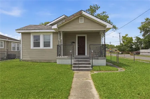 800 West Drive, Westwego, LA 70094