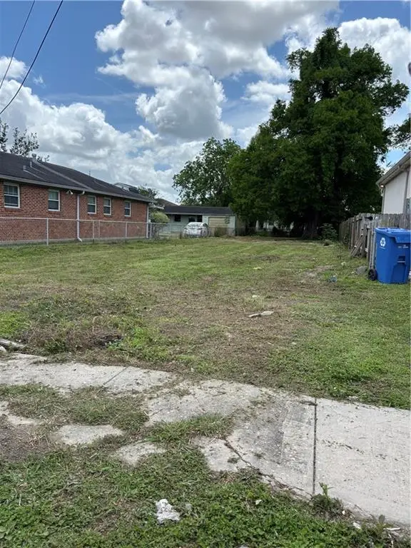 2052 Sumpter Street, New Orleans, LA 70122