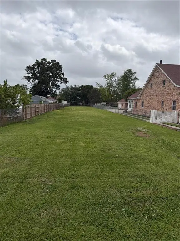 Pine Street, Metairie, LA 70005