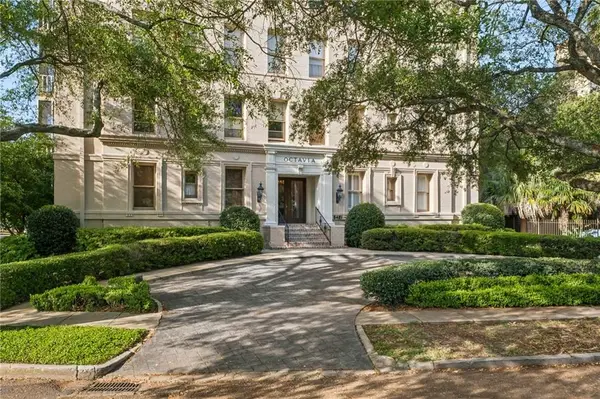 5421 St Charles Avenue #4B, New Orleans, LA 70115