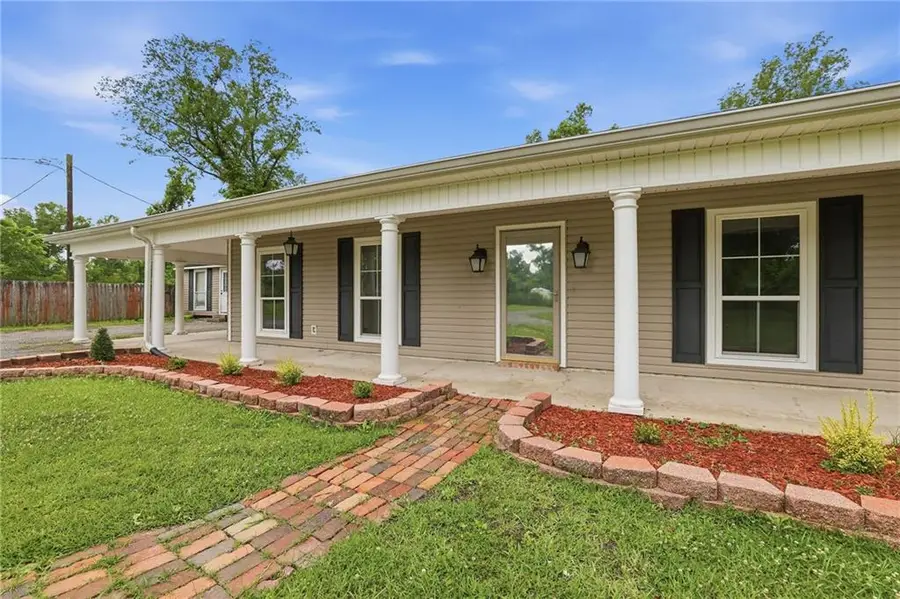 18499 Magnolia Est., Prairieville, LA 70769 - #2
