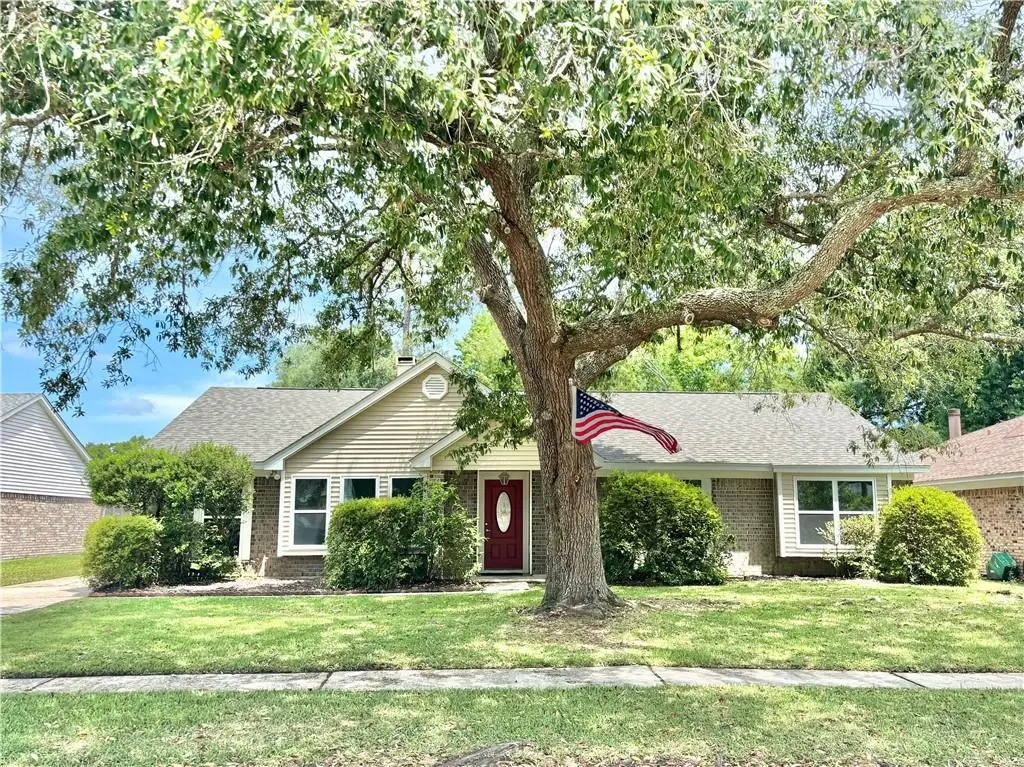 412 W Lake Catahoula Court, Slidell, LA 70461 - #1