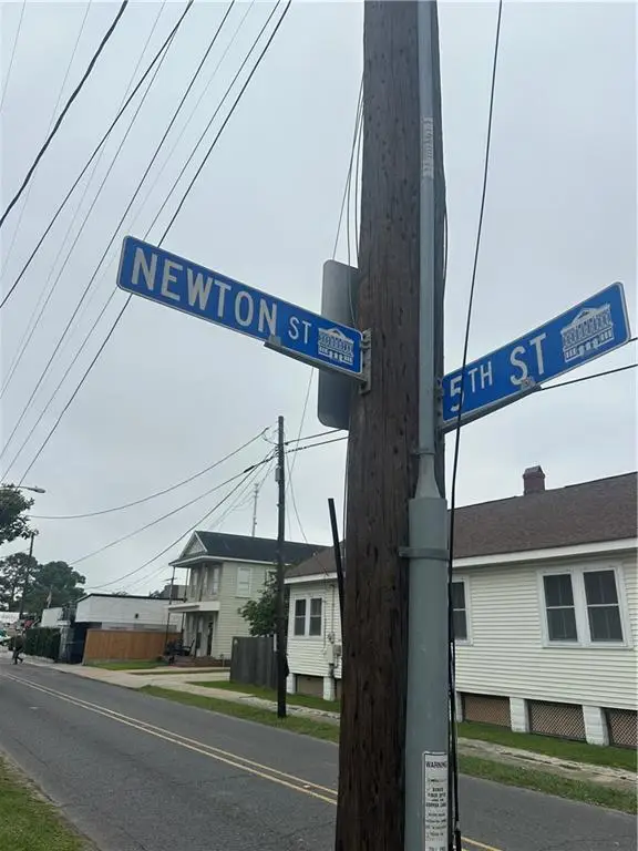 437 Newton Street, Gretna, LA 70053