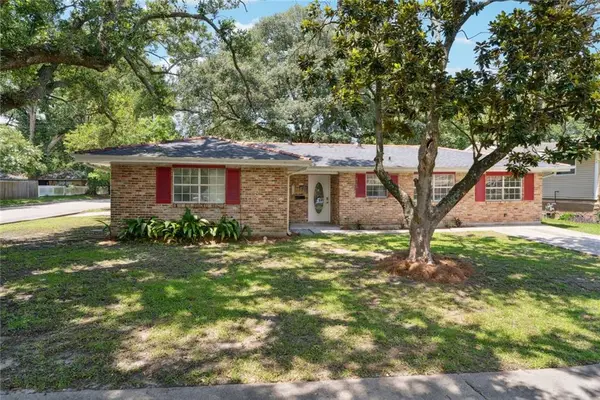 6200 Stratford Place, New Orleans, LA 70131