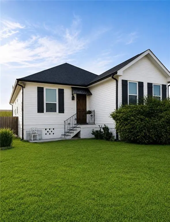 104 Perrin Drive, Arabi, LA 70032