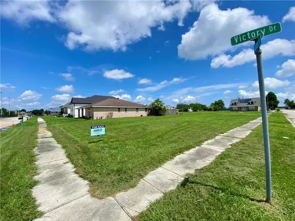 8553 Victory Drive, Chalmette, LA 70043