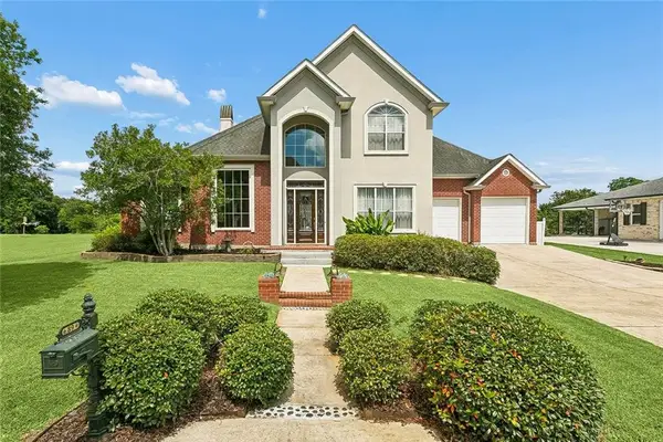 89 Natchez Trace Drive, Harvey, LA 70058