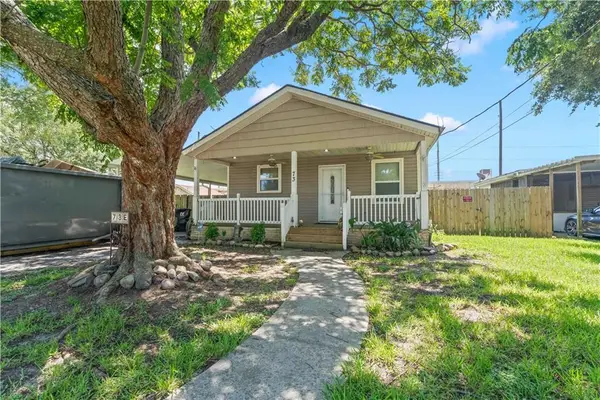 73 E Claiborne Square, Chalmette, LA 70043