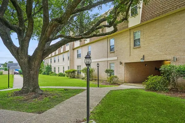 2708 Whitney Place #812, Metairie, LA 70002