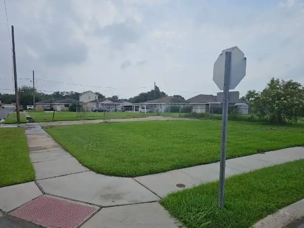2400 Victor Street, Chalmette, LA 70043