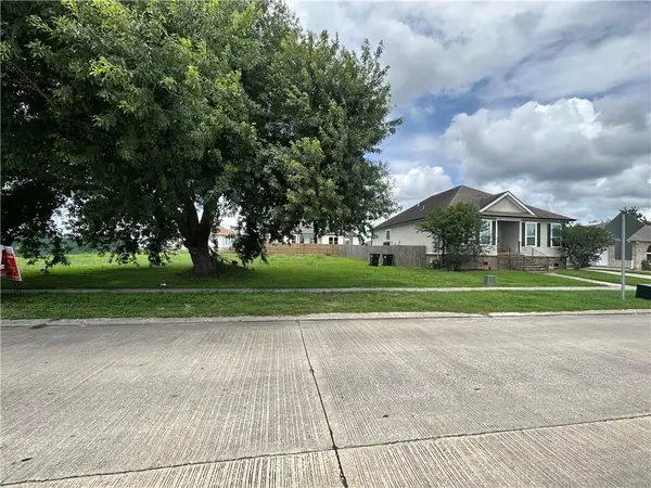 8517 Patricia Street, Chalmette, LA 70043