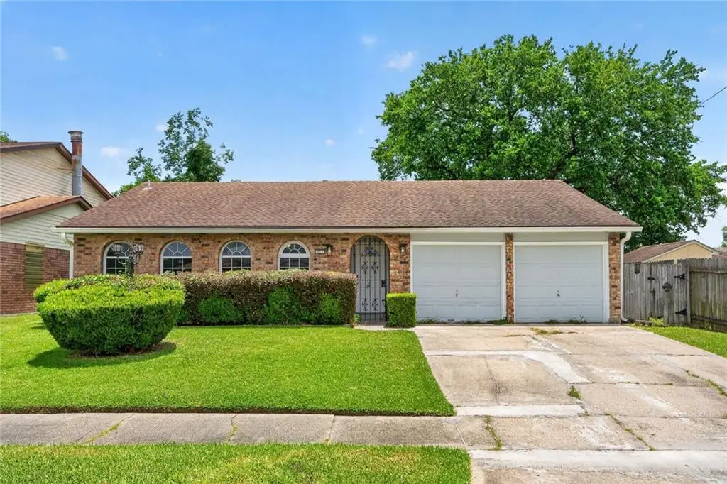 977 E Lexington Avenue, Gretna, LA 70056 - #1