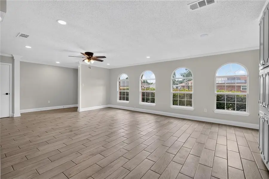 977 E Lexington Avenue, Gretna, LA 70056 - #2