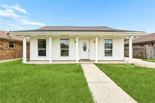 3304 Shannon Drive, Violet, LA 70092