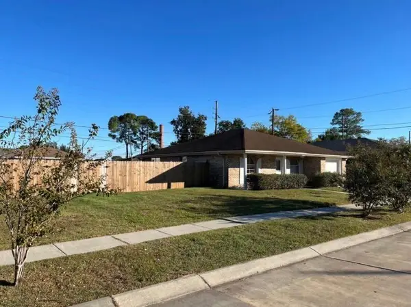 2401 Creely Drive, Chalmette, LA 70043