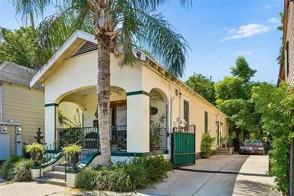 1830 Burgundy Street, New Orleans, LA 70116