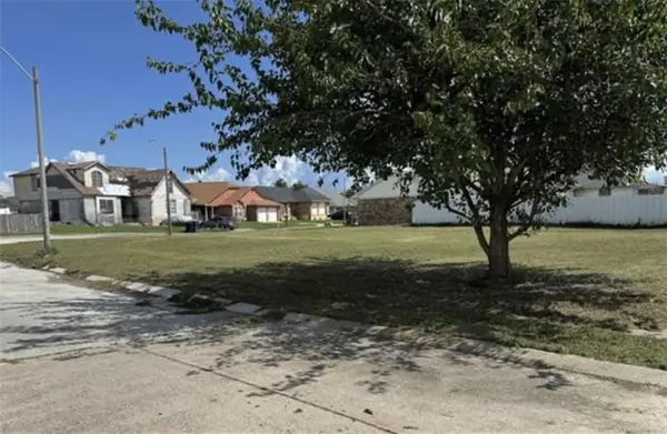 13900 Intrepid Street, New Orleans, LA 70129