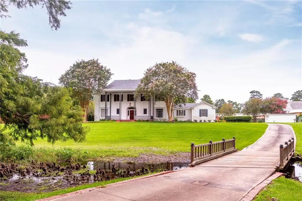 900 N City Park Boulevard, Alexandria, LA 71301 - #1