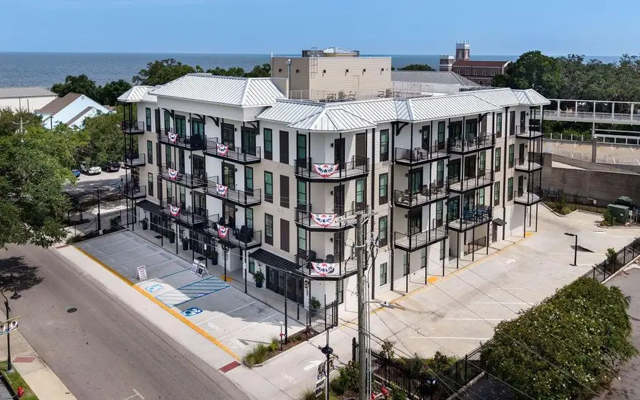 124 Court Street #402, Bay Saint Louis, MS 39520 - #2