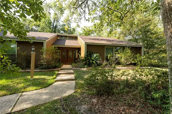 110 Twin Oaks Drive, Slidell, LA 70461