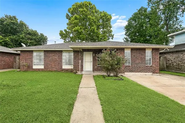 3313 Decomine Drive, Chalmette, LA 70043