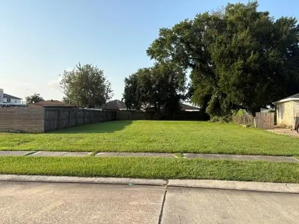 8340 Fairfax Drive, Chalmette, LA 70043