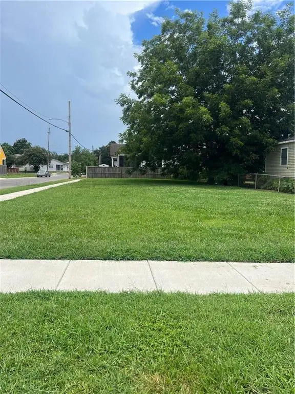 5769 Cameron Boulevard, New Orleans, LA 70122
