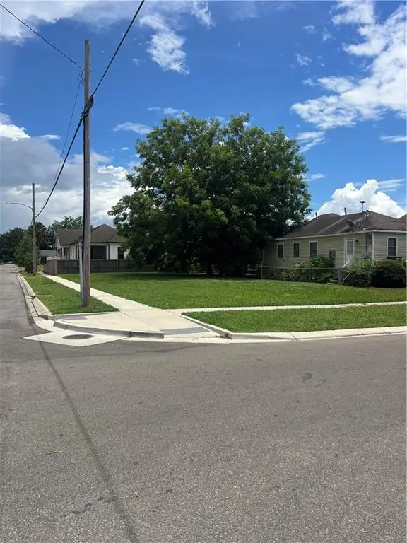 5769 Cameron Boulevard, New Orleans, LA 70122 - #3
