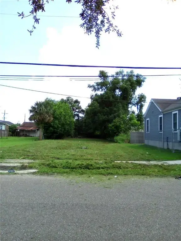 2027 Deslonde Street, New Orleans, LA 70117